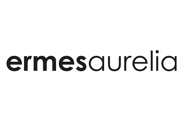 Das Logo von Ermes Aurelia zeigt den Schriftzug „ermesaurelia“ in einer schlichten, modernen und serifenlosen Schriftart. Der Name ist in einer durchgängigen Kleinbuchstabenschrift gehalten, was dem Logo ein zeitgemäßes und minimalistisches Design verleiht. Die klare Typografie und das einheitliche Schwarz vermitteln Eleganz und Professionalität. Das Logo steht für ein Unternehmen, das hochwertige und stilvolle Produkte im Bereich Keramik und Design anbietet.